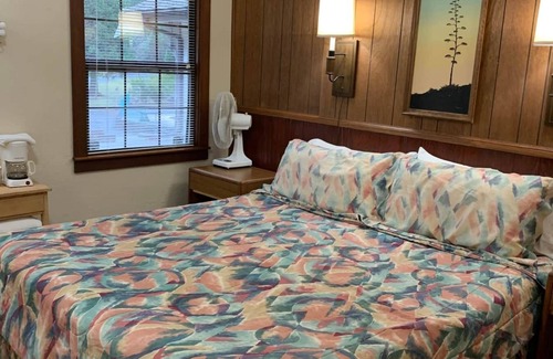 Gasquet Apartment | Lodge & Motel Rooms