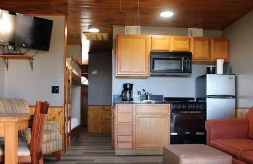 Canyon Lake Cabin | Lodge Suite Downstairs W/ Deck - 106