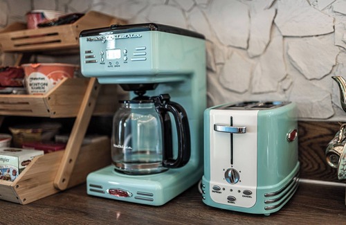 Alberton Apartment | Lofi Girl Book Lover's Nook- 2BD 1BATH A/C Washer/Dryer Full kitchen/fast WIFI