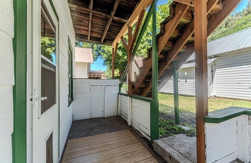 Alberton Apartment | Lofi Girl Book Lover's Nook- 2BD 1BATH A/C Washer/Dryer Full kitchen/fast WIFI