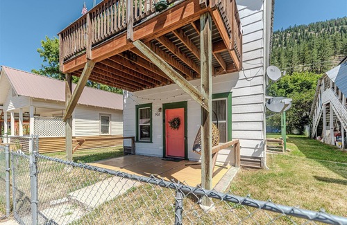 Alberton Apartment | Lofi Girl Book Lover's Nook- 2BD 1BATH A/C Washer/Dryer Full kitchen/fast WIFI