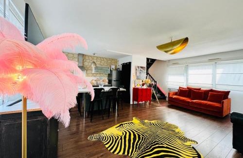 Chartrons Apartment | Loft atypique 130 m2 Clim patio couvert et terrasse pkg gratuit tram à 5mn à pied un accès direct au centre-ville