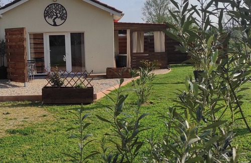 Montcaret Apartment | Loft in the heart of nature, private spa, massage parlour, ideal for relaxing.