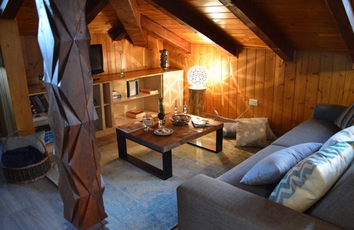 Sanzeno Apartment | Loft of romantic love, cozy apartment w/hydromassagge, fireplace, free park ♥️