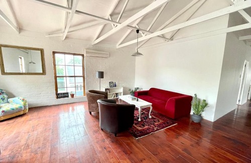 Hermanus City-Centre Apartment | Loft On Long