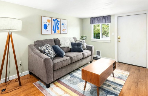 Southeast Magnolia Apartment | Loftium | Fabulous & Chic Guest Suite in Magnolia!