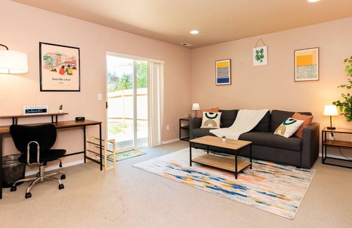 Highline Apartment | Loftium | Gorgeous 2 BR Guest Suite in Highline!