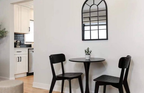 Summit House | Lofty Urban Retreat