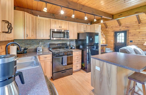 Denver Cabin | Log Cabin: 9 Mi to Plattekill & Belleayre Mtn
