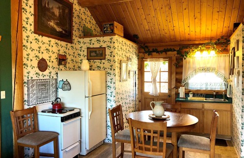 Prescott Cabin | Log Cabin at Lynx Farm - Prescott Cabin Rentals