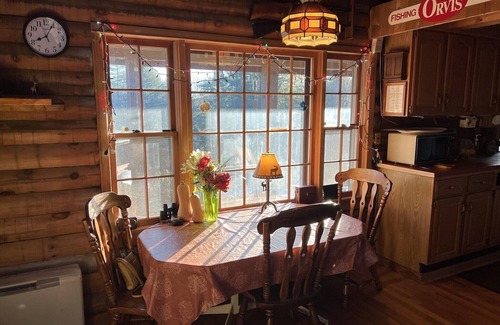 Chester Cabin | Log Cabin - Cozy, Quaint & Scenic and Ready for Your Enjoyment!