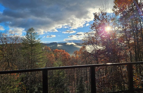 Ferguson Cabin | Log Cabin, Great views, Hot Tub, Large Deck, Privacy, Horse and Pet-Friendly