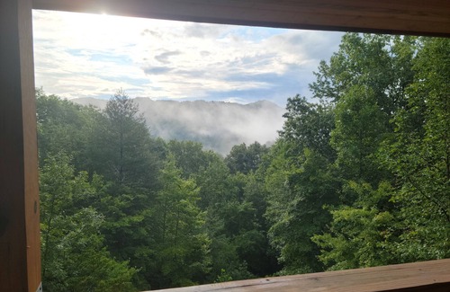 Ferguson Cabin | Log Cabin, Great views, Hot Tub, Large Deck, Privacy, Horse and Pet-Friendly