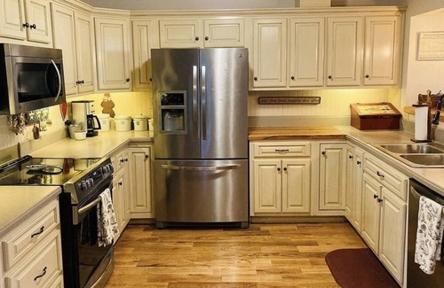 Monticello Cabin | Log Cabin in Scenic Setting, 5 miles From Conley Bottom Marina, Lake Cumberland