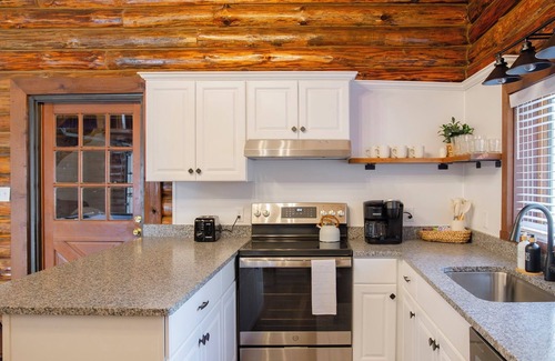 Suplee Cabin | log cabin in the woods 3-bedroom cabin with pool table and WiFi in Honey Brook
