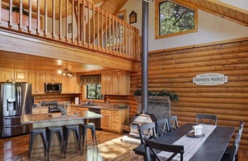 Pine Cabin | Log cabin loaded with amenities and king beds