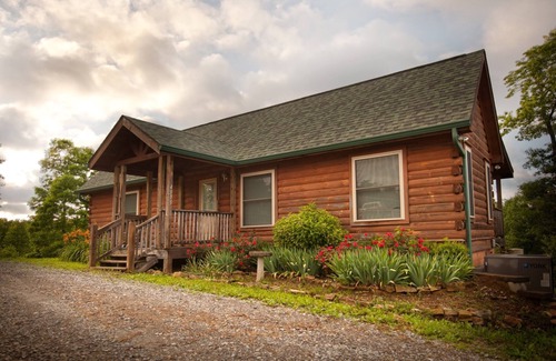 Sequatchie Cabin | Log Cabin on Spectacular Mountain Waterfall