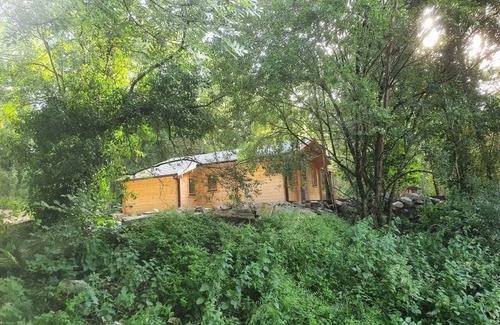 Garrykennedy Cabin | Log cabin on the lake - Sleeps 4 & jacuzzi