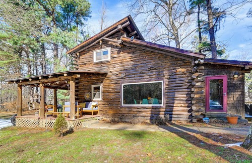 Maple Mount Cabin | Log Cabin Retreat in Kentucky: Fire Pit & Grill!