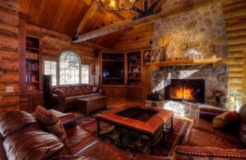 Rapid City House | Log cabin-style home near hiking trails w/hot tub, & 2 fireplaces