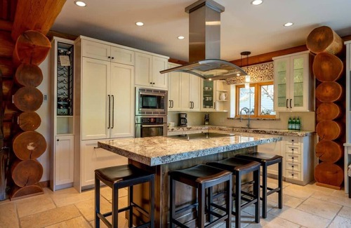 Nordic Estates House | Log chalet w/hot tub & ski access near Creekside