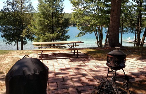 Kalkaska Cottage | Log Cottage on Blue Lake-Fall has arrived!