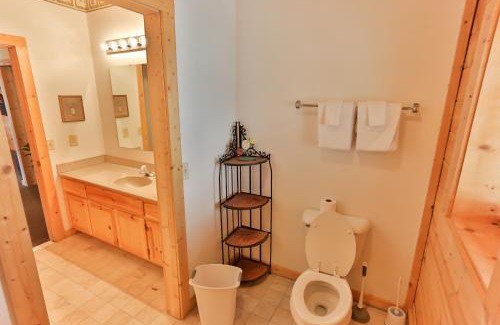 Gatlinburg House | Log Inn, 5 bed 3 bath group cabin in Gatlinburg with game room and hot tub, seasonal resort pool