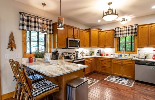 Linville Ridge Cabin | Log-Style Getaway in the Woods