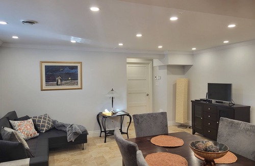 Saint-Redempteur Apartment | Logement à 30 min de Montréal et à 1h30 du Mont Tremblant. Familles, Animaux :)