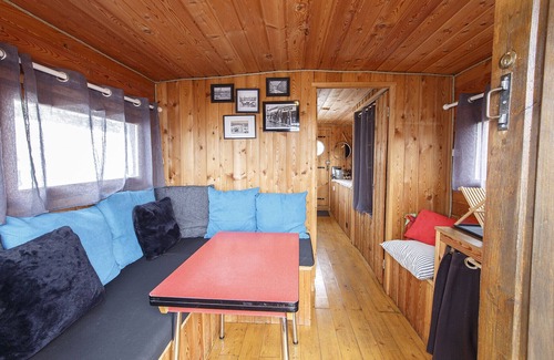 Downtown Angers Boat Rental | Logement insolite - La Toue Cabanée centre ville