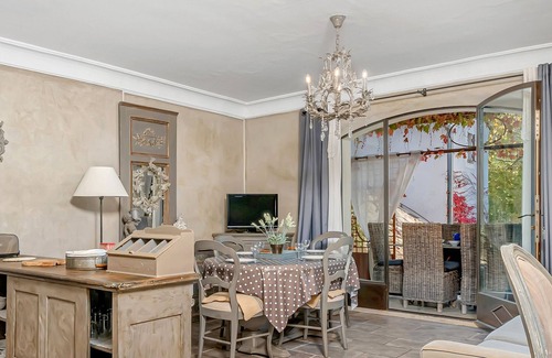 Oppede Condo | Loggia 2 Glycine | Résidence Les Petitons