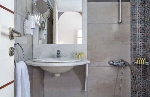 Fira Apartment | Loizos Stylish Residences