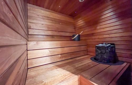 Rukatunturi Apartment | Lomakivakka - Roomy 2BD & loft by the lake, free wifi and sauna