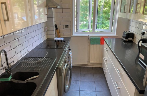 Haggerston Apartment | London Apartment - Sleeps 3-City Escape- Balcony