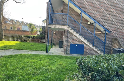 Haggerston Apartment | London Apartment - Sleeps 3-City Escape- Balcony