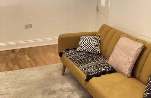 River House | London Heathway Bliss - Spacious 4-Bed House