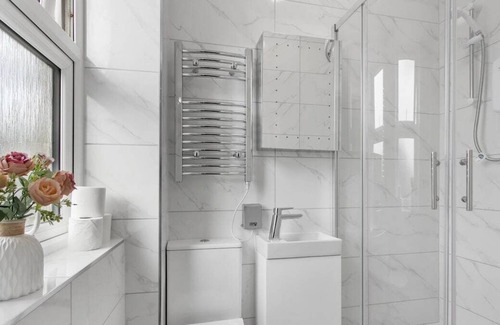 Dormers Wells Apartment | London Studio 4 Short Stay