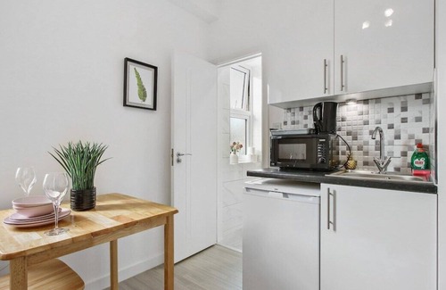 Dormers Wells Apartment | London Studio 4 Short Stay