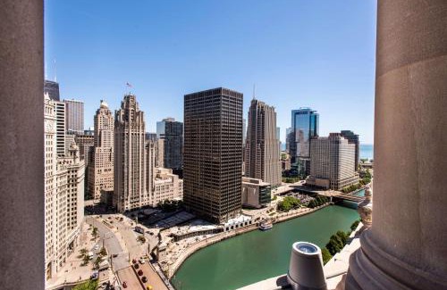 Downtown Chicago Hotel | LondonHouse Chicago, Curio Collection by Hilton