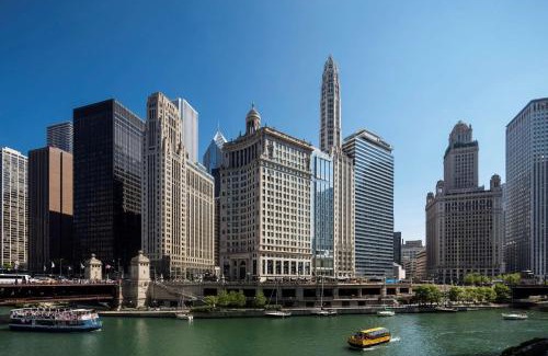 Downtown Chicago Hotel | LondonHouse Chicago, Curio Collection by Hilton
