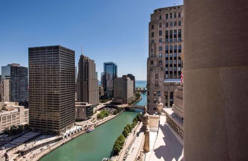 Downtown Chicago Hotel | LondonHouse Chicago, Curio Collection by Hilton