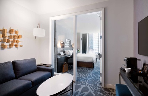 Downtown Chicago Hotel | LondonHouse Chicago, Curio Collection by Hilton