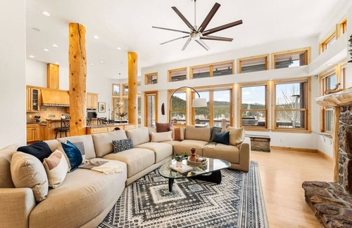 Bailey House | Lone Rock Mntn Retreat w/Lake!