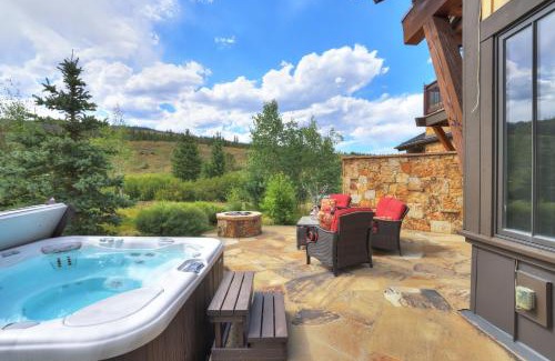 Fairmount On The River House | Lone Star Lodge Townhouse
