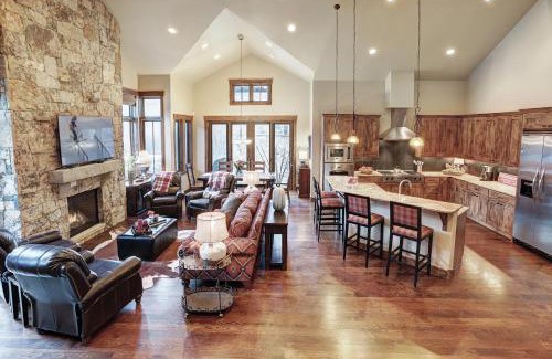 Fairmount On The River House | Lone Star Lodge Townhouse