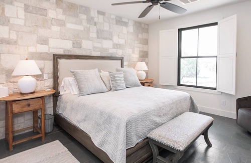 Brady Resort | Lone Star River Ranch- Large Luxury Venue for Conferences & Retreats - sleeps 44