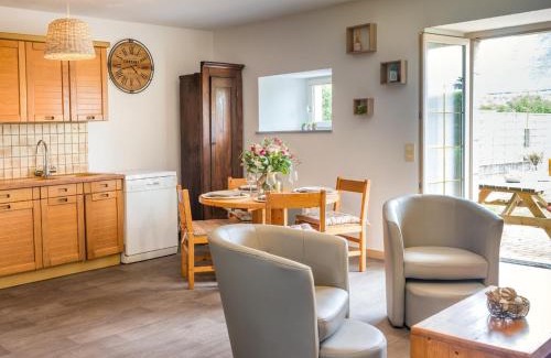 Larmor-Plage House | Longère au calme à Larmor-Plage, proche plage et commerces, jardin privatif et parking couvert - FR-1-349-101