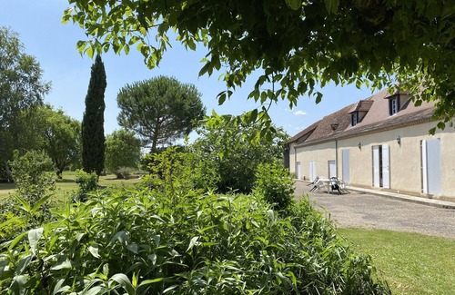 Saint-Pierre-d'Eyraud House | Longère perigourdine in quiet surroundings with swimming pool