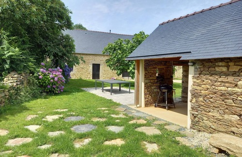 Plovan House | Longère Traditionnelle au Calme Dans une Vaste Propriété