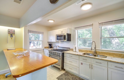 Long Beach Cottage | Long Beach Cottage, Walk to Beach & Downtown!